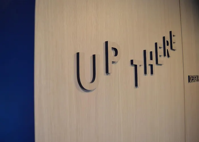 Bed & Breakfast Up There Design