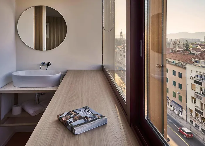 Bed & Breakfast Up There Design