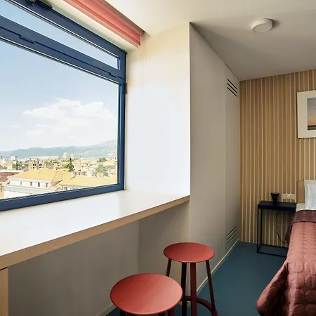 Up There Design Готель типу 