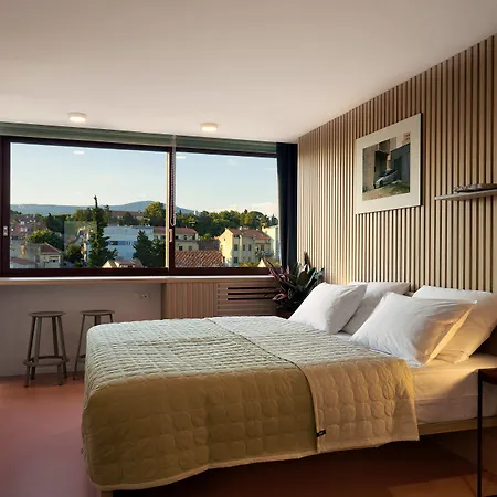 Up There Design Готель типу 