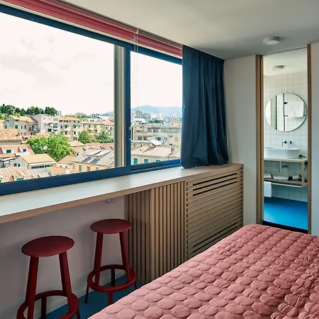 Up There Design Готель типу 