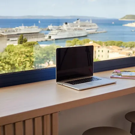 Up There Design Bed and Breakfast 4*