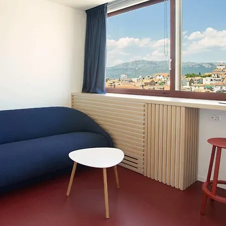 Bed and Breakfast Up There Design