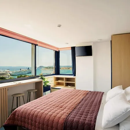 Couette-café Up There Design 4*
