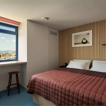 Couette-café Up There Design 4*