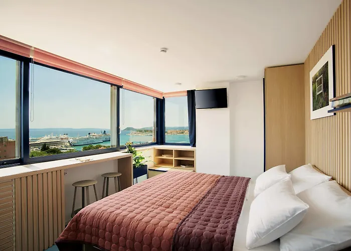 Up There Design Bed & Breakfast 4*