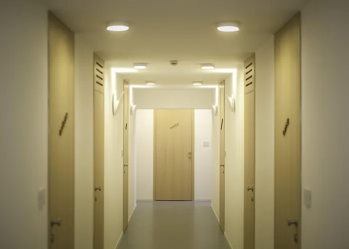 Bed & Breakfast Up There Design Split