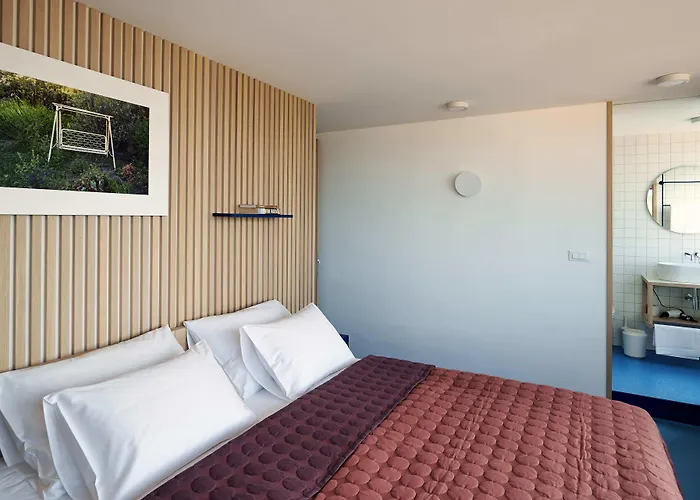 Up There Design 4* Split