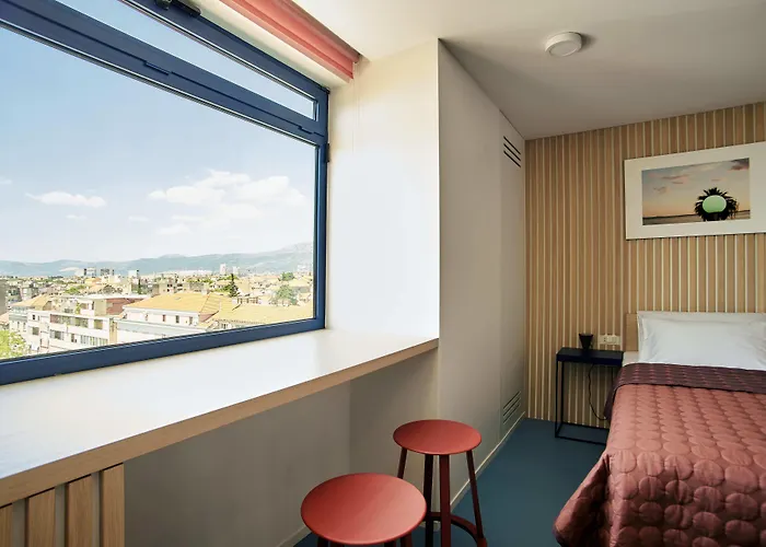 Up There Design Bed & Breakfast 4*