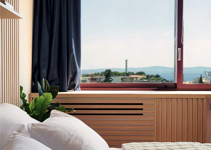 Up There Design 4* Split