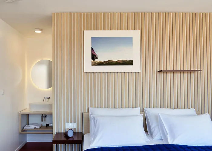 Up There Design 4* Split