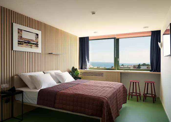 Up There Design Bed & Breakfast 4*