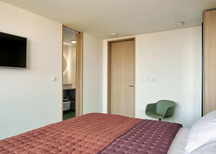 Up There Design Split