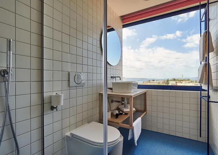 Up There Design Bed & Breakfast 4*