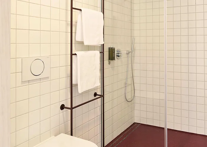 Bed & Breakfast Up There Design Split