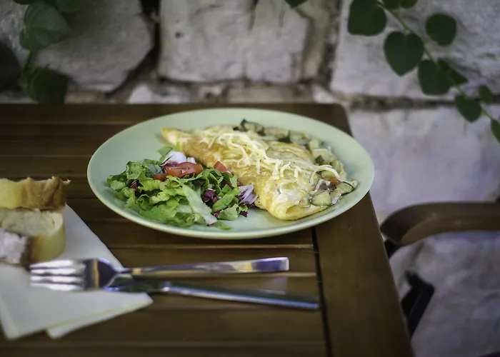 Up There Design Bed & Breakfast 4*