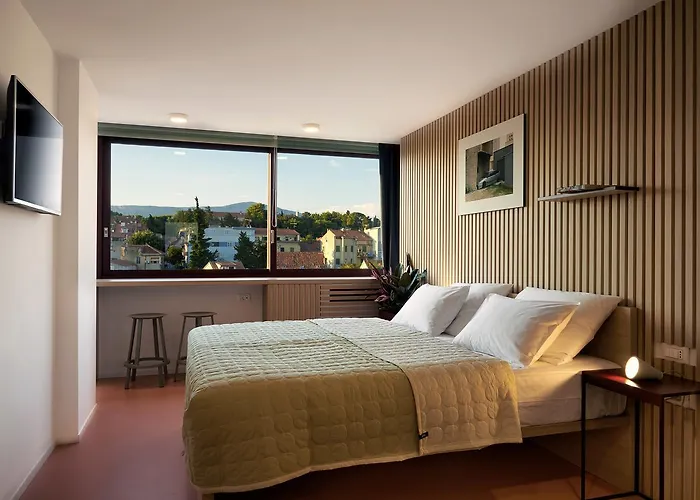 Up There Design Bed & Breakfast 4*